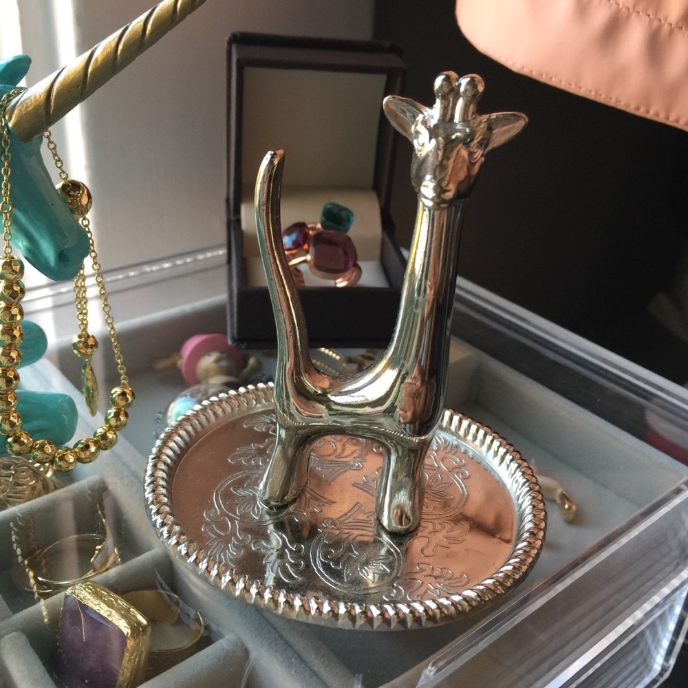 Giraffe jewelry stand (NWT)